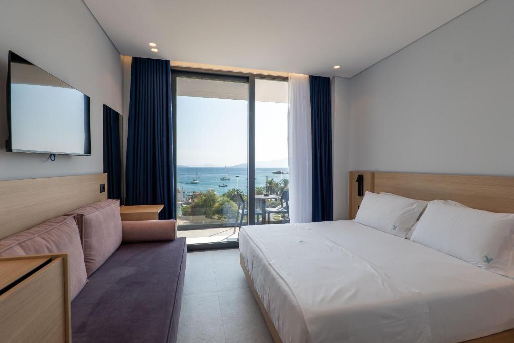 Queen Suite with Sea View
