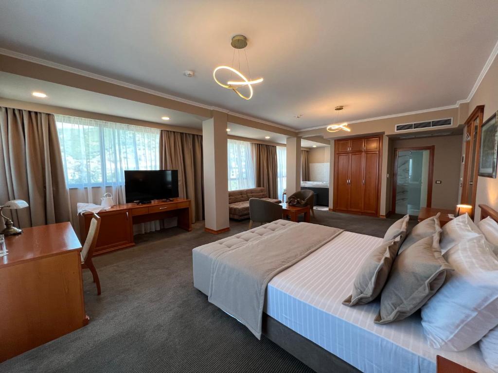 King Suite with Spa Bath