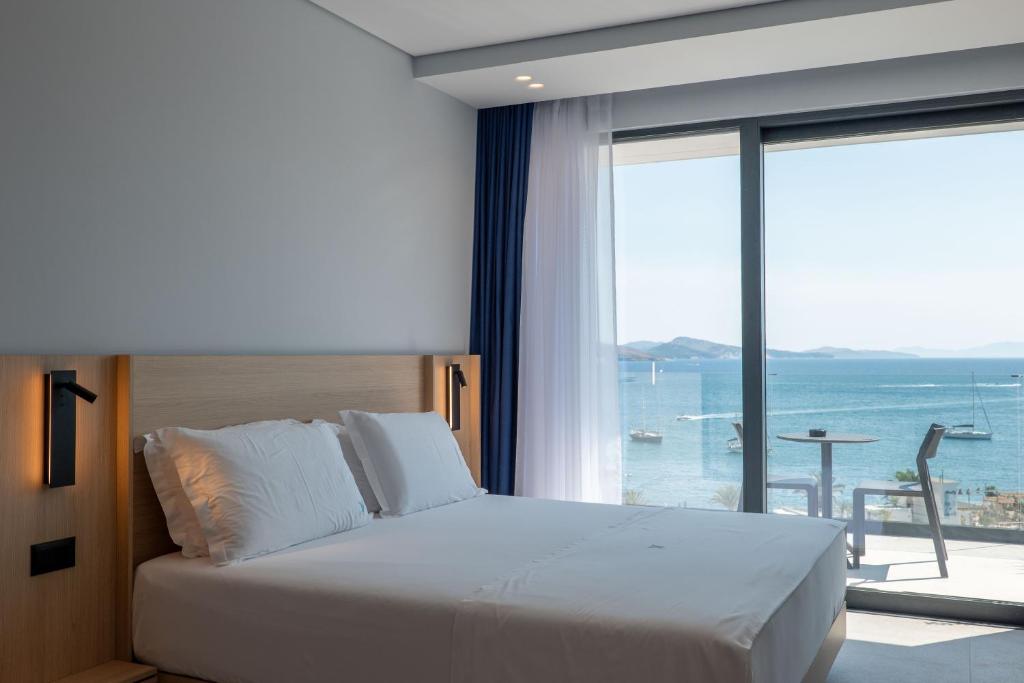Queen Suite with Sea View