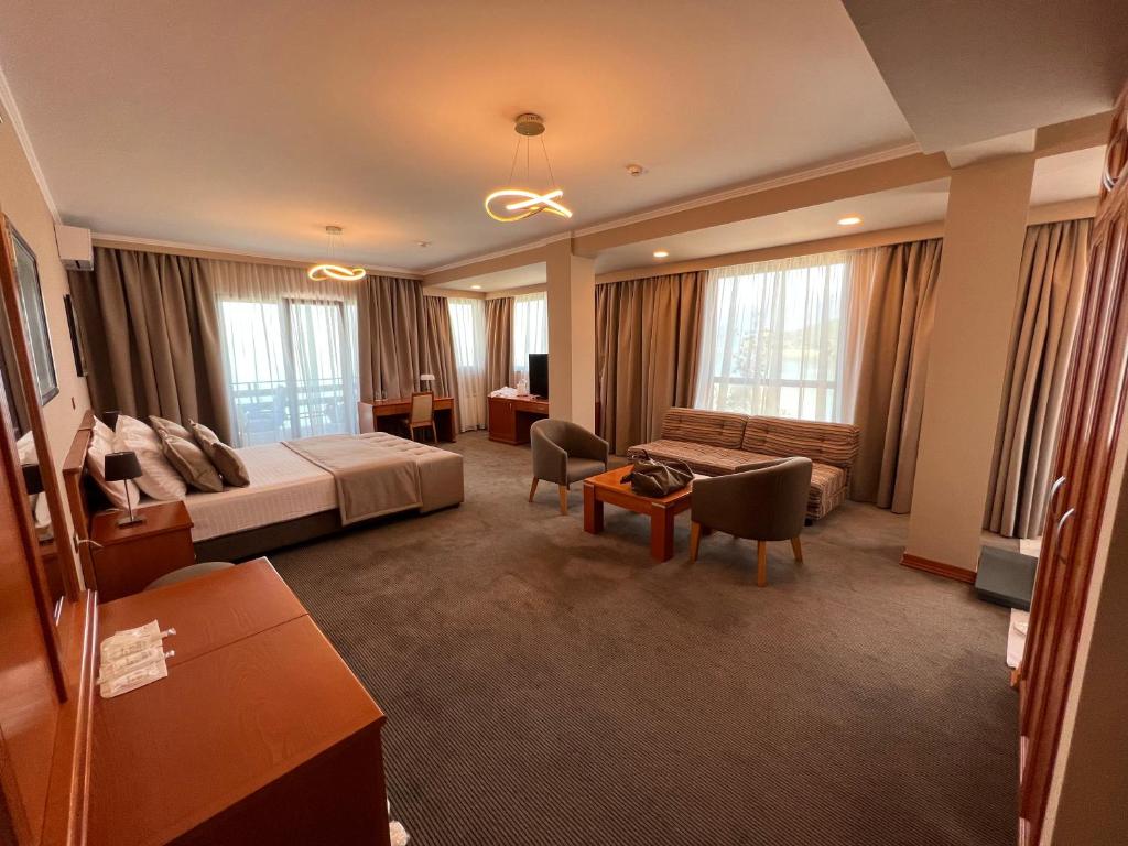 King Suite with Spa Bath