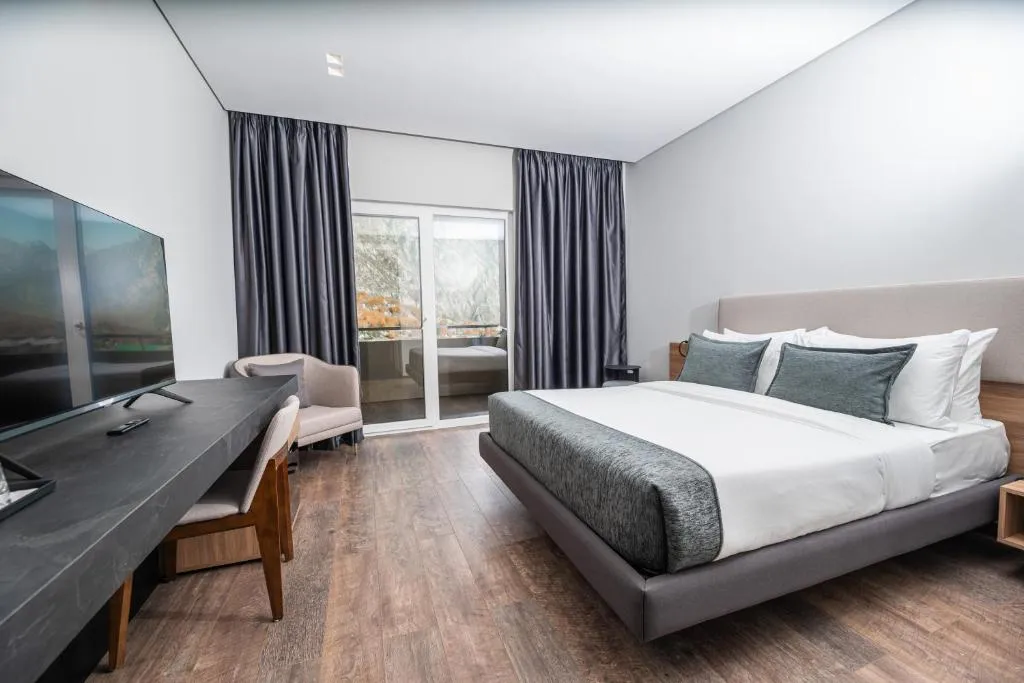 Deluxe Queen Room