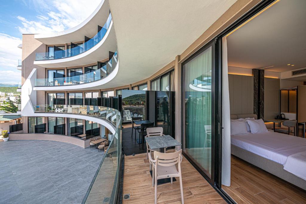 Junior Suite with Balcony and Sea View