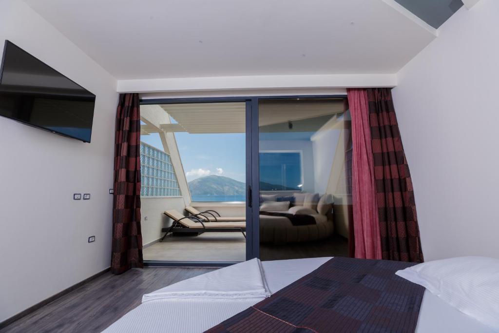 Deluxe Suite with Sea View
