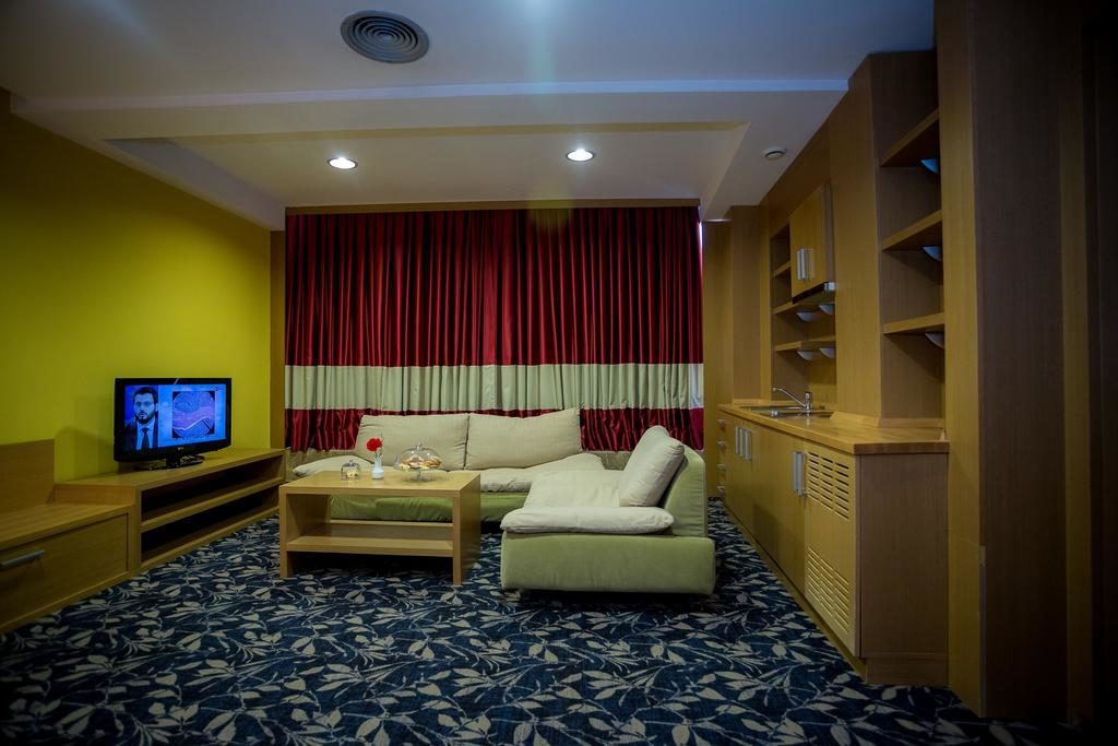 Deluxe Family Room