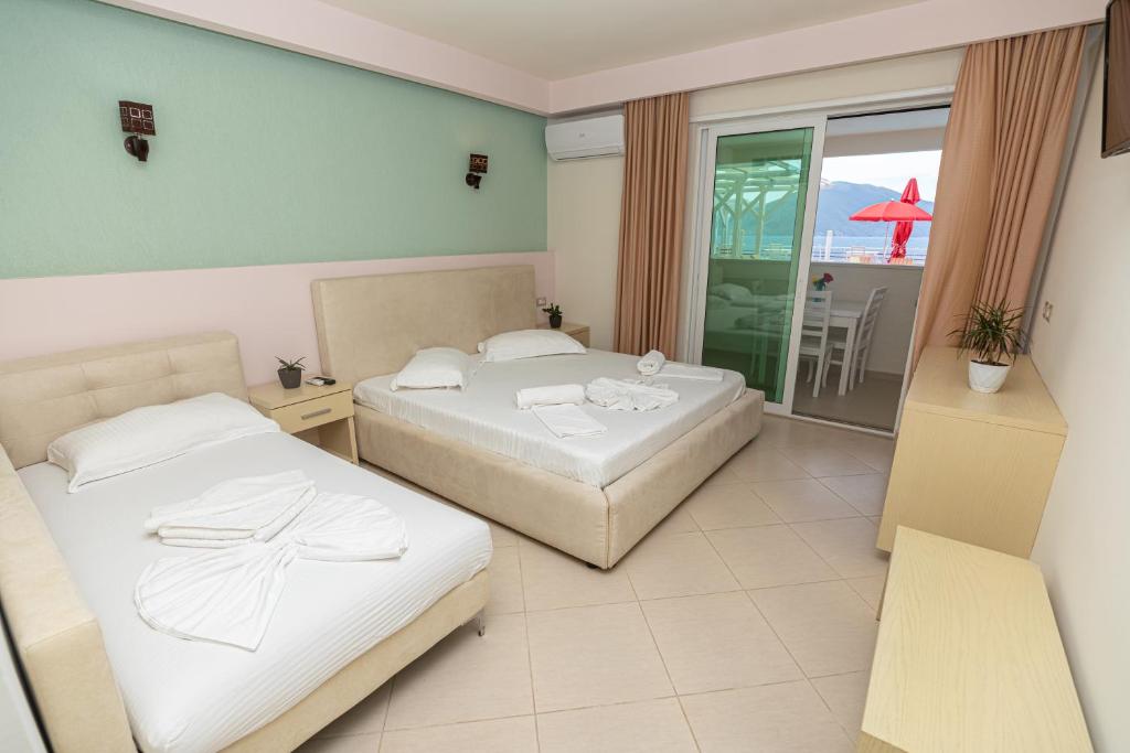 Triple Room with Pool View