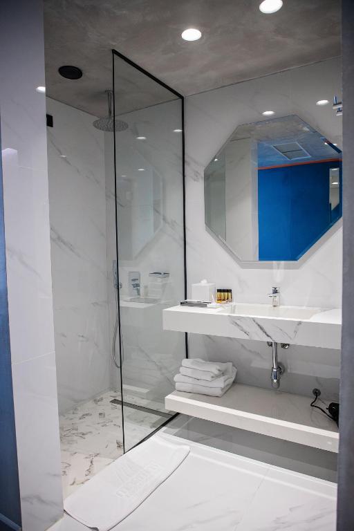 Deluxe Double Room with Balcony and Sea View