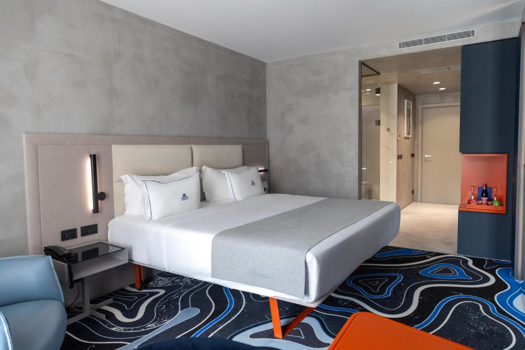 Double Room with Pool View