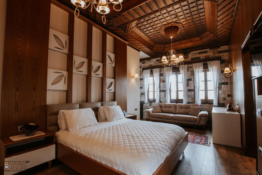 Deluxe Queen Suite