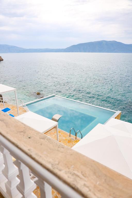 Superior Double Room with Balcony and Sea View