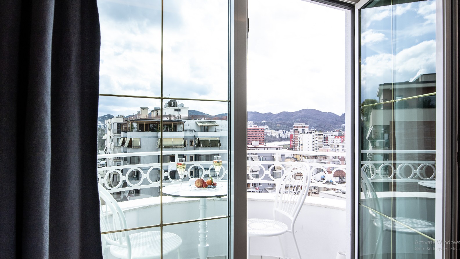 Premier King Suite with City View