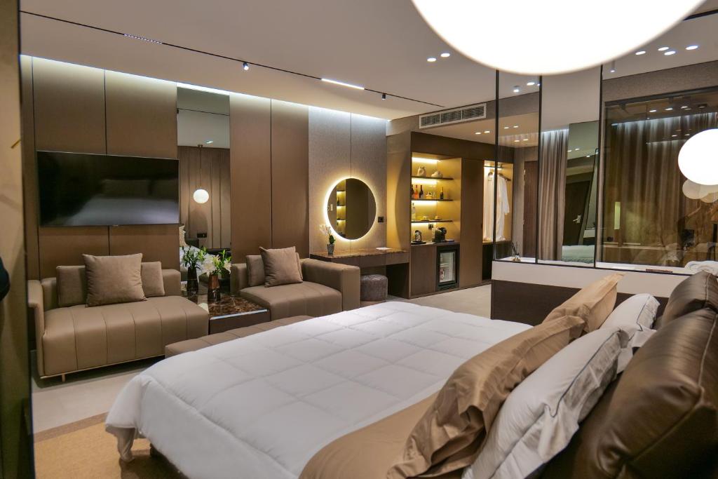Superior Suite with Side Sea View