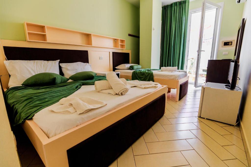 Triple Room with Partial Sea View